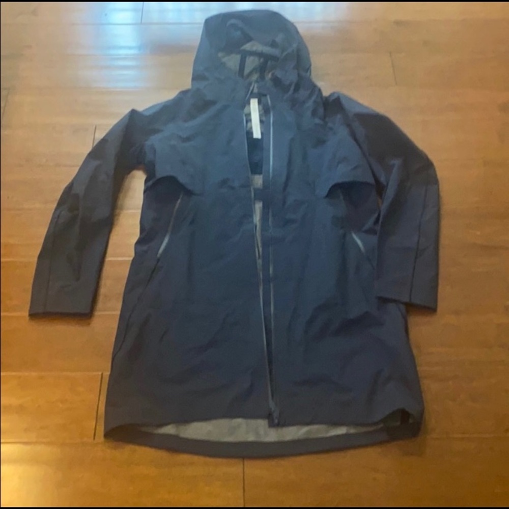 Lululemon cloud crush jacket size 6